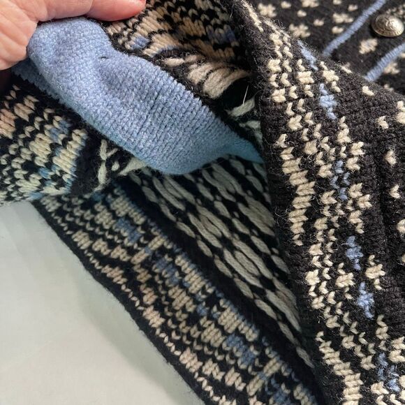 L.L.Bean Size XL wool button front thick knit Nordic print cardigan - Picture 4 of 10